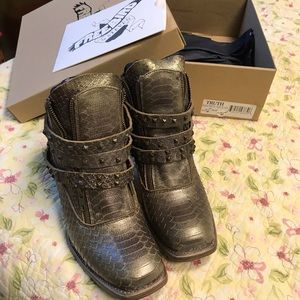 Freebird by Steven “Truth” Metallic Boots NIB